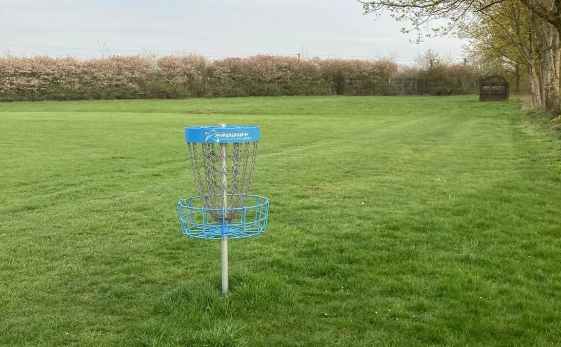 Discgolfkurv i åbent område